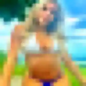 Sixtine, 19 ans, connectée à Croissy-sur-Seine pour un plan cul