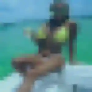 Lola de Déville-lès-Rouen, 22 ans - plan cul sans lendemain