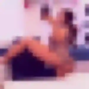 Regine, 20 ans, en ligne à La Farlède pour une rencontre coquine