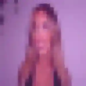 Rejoins Cindy, 25 ans à Oyonnax en privé