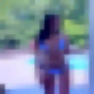 Nathalie, 23 ans, connectée à Pointe-Noire pour un plan cul