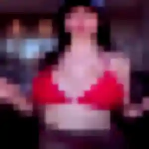 Nora, 32 ans, connectée à Port-Saint-Louis-du-Rhône pour une rencontre coquine