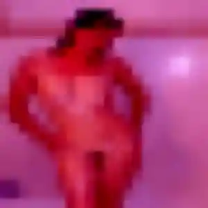 Iseult, femme de 23 ans cherche plan cul à Versailles