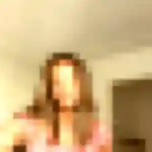 Ursula, 25 ans, en ligne à Villeneuve-le-Roi pour une rencontre coquine